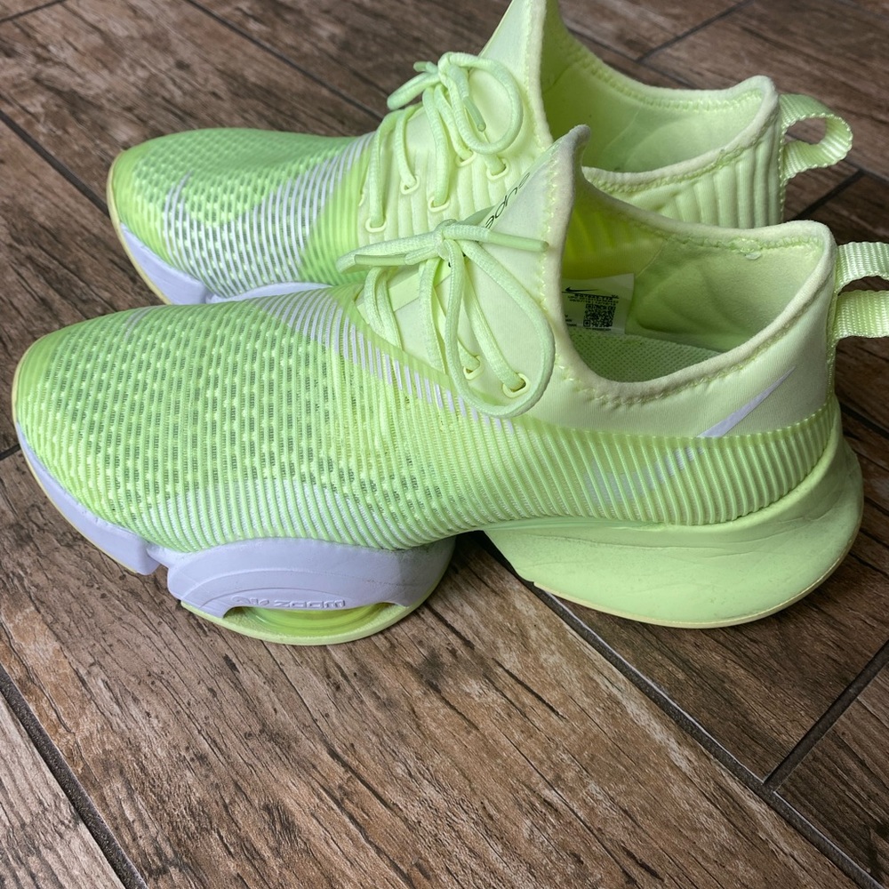 Nike…. Woman 8.5 Perfect
